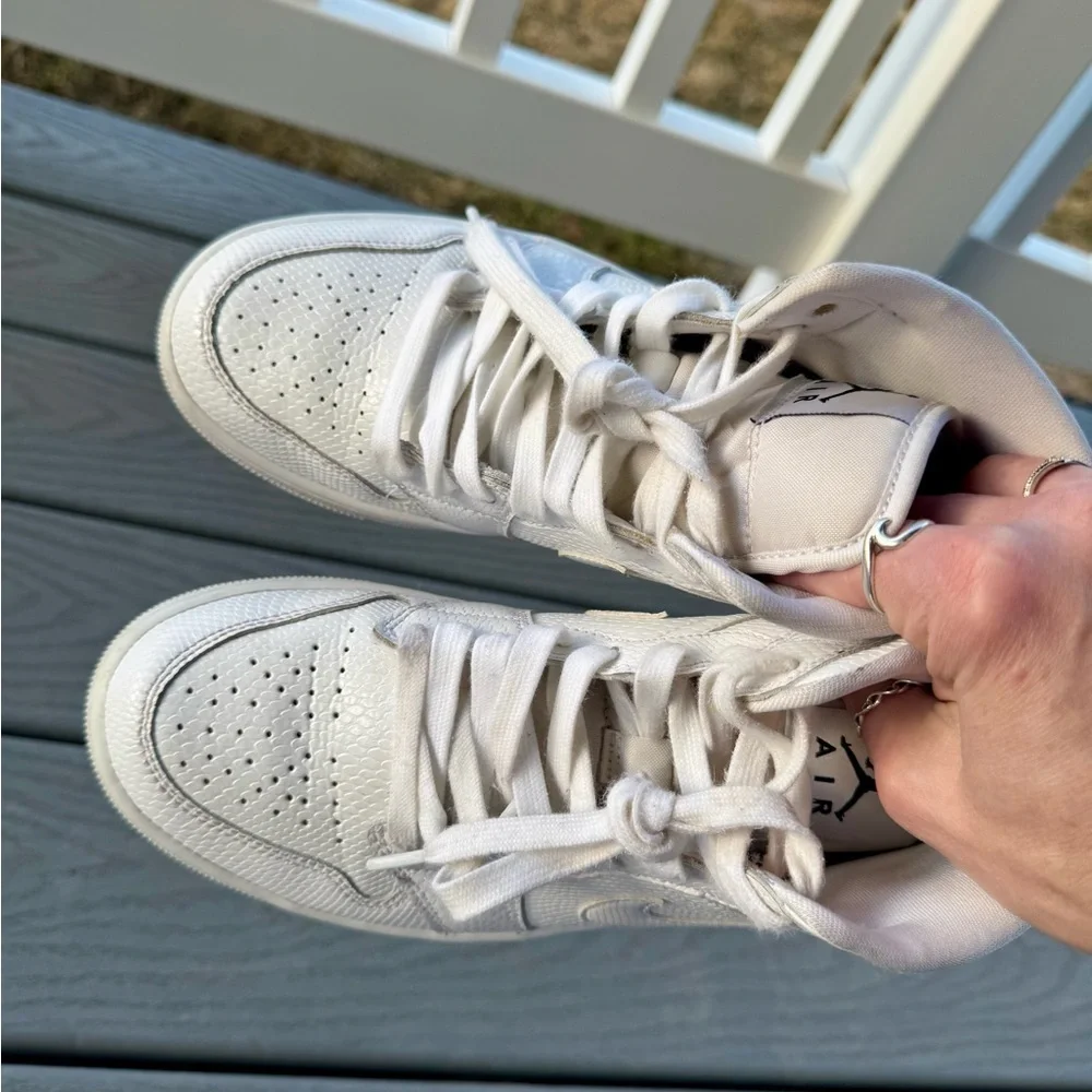 Air Jordan 1 Mid Triple White Women’s 6